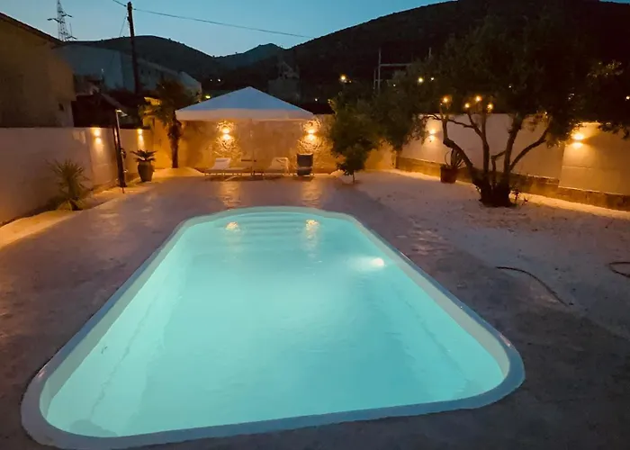 Casa Loro Mit Meerblick Und Privatem Pool Trogir